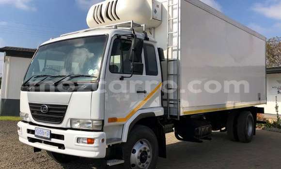 Comprar Usado Nissan UD Branco Caminhão em Maputo em Maputo