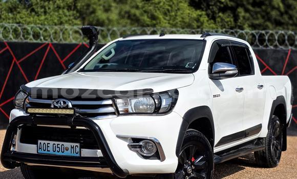 Buy Used Toyota Hilux White Car in Maputo in Maputo
