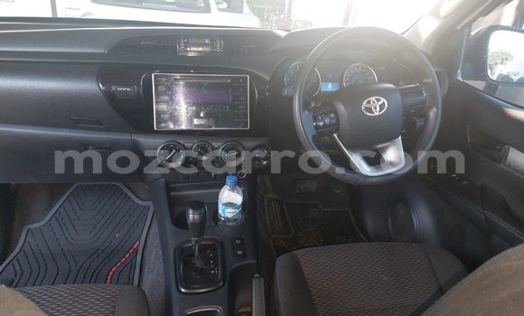 Nunua Ilio tumika Toyota Hilux Nyeupe Gari ndani ya Maputo nchini Maputo Nunua Ilio tumika Toyota Hilux Nyeupe Gari ndani ya Maputo nchini Maputo