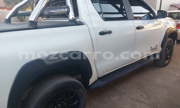 Nunua Ilio tumika Toyota Hilux Nyeupe Gari ndani ya Maputo nchini Maputo Nunua Ilio tumika Toyota Hilux Nyeupe Gari ndani ya Maputo nchini Maputo