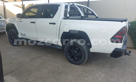 Nunua Ilio tumika Toyota Hilux Nyeupe Gari ndani ya Maputo nchini Maputo Nunua Ilio tumika Toyota Hilux Nyeupe Gari ndani ya Maputo nchini Maputo