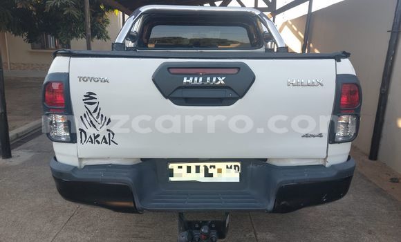 Nunua Ilio tumika Toyota Hilux Nyeupe Gari ndani ya Maputo nchini Maputo Nunua Ilio tumika Toyota Hilux Nyeupe Gari ndani ya Maputo nchini Maputo