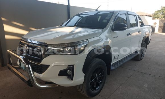 Nunua Ilio tumika Toyota Hilux Nyeupe Gari ndani ya Maputo nchini Maputo Nunua Ilio tumika Toyota Hilux Nyeupe Gari ndani ya Maputo nchini Maputo