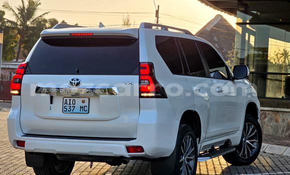 Nunua Ilio tumika Toyota Land Cruiser Prado Nyeupe Gari ndani ya Maputo nchini Maputo Nunua Ilio tumika Toyota Land Cruiser Prado Nyeupe Gari ndani ya Maputo nchini Maputo