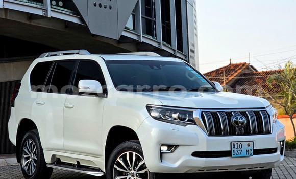 Nunua Ilio tumika Toyota Land Cruiser Prado Nyeupe Gari ndani ya Maputo nchini Maputo Nunua Ilio tumika Toyota Land Cruiser Prado Nyeupe Gari ndani ya Maputo nchini Maputo