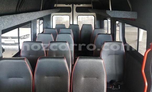 Comprar Usado Volkswagen Caravelle Branco Carro em Maputo em Maputo Comprar Usado Volkswagen Caravelle Branco Carro em Maputo em Maputo