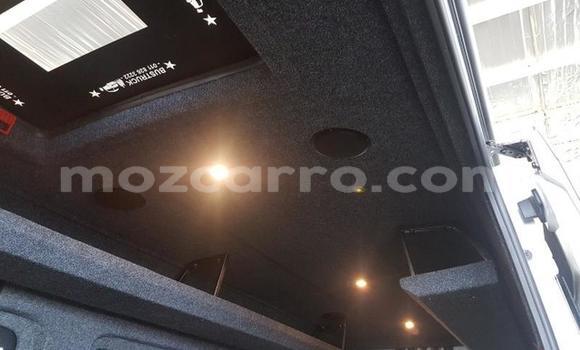 Comprar Usado Volkswagen Caravelle Branco Carro em Maputo em Maputo Comprar Usado Volkswagen Caravelle Branco Carro em Maputo em Maputo
