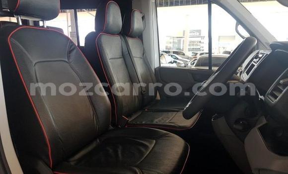 Comprar Usado Volkswagen Caravelle Branco Carro em Maputo em Maputo Comprar Usado Volkswagen Caravelle Branco Carro em Maputo em Maputo