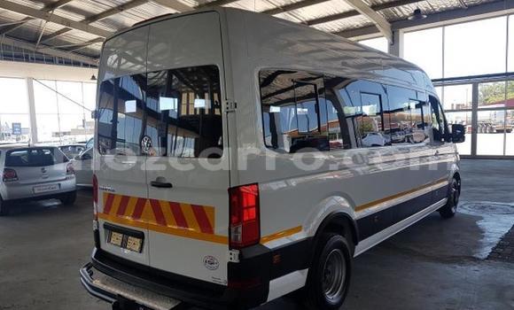Comprar Usado Volkswagen Caravelle Branco Carro em Maputo em Maputo Comprar Usado Volkswagen Caravelle Branco Carro em Maputo em Maputo