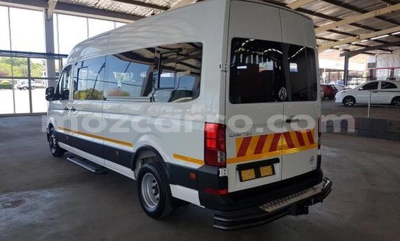 Comprar Usado Volkswagen Caravelle Branco Carro em Maputo em Maputo Comprar Usado Volkswagen Caravelle Branco Carro em Maputo em Maputo