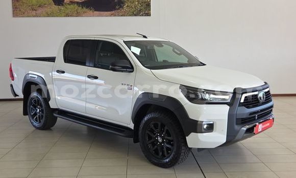 Comprar Usado Toyota Hilux Branco Carro em Maputo em Maputo