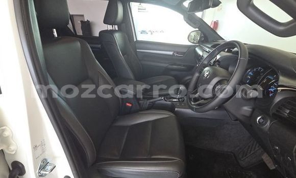 Comprar Usado Toyota Hilux Branco Carro em Maputo em Maputo Comprar Usado Toyota Hilux Branco Carro em Maputo em Maputo