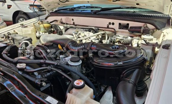 Buy Used Toyota Hilux White Car in Maputo in Maputo Buy Used Toyota Hilux White Car in Maputo in Maputo