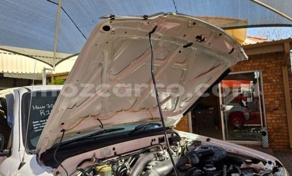 Buy Used Toyota Hilux White Car in Maputo in Maputo Buy Used Toyota Hilux White Car in Maputo in Maputo