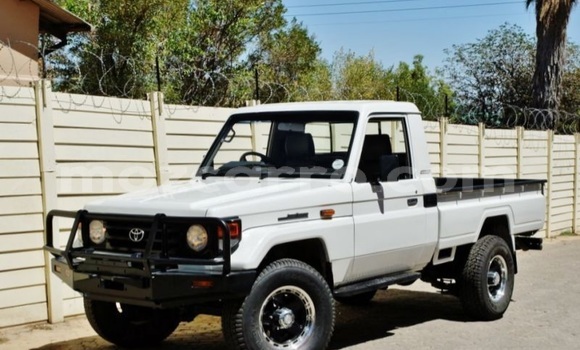 Comprar Usado Toyota Land Cruiser Branco Carro em Maputo em Maputo