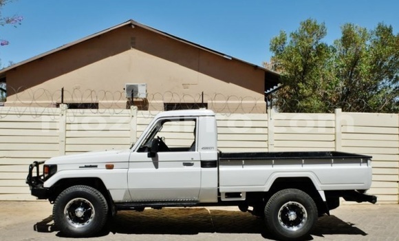 Nunua Ilio tumika Toyota Land Cruiser Nyeupe Gari ndani ya Maputo nchini Maputo Nunua Ilio tumika Toyota Land Cruiser Nyeupe Gari ndani ya Maputo nchini Maputo