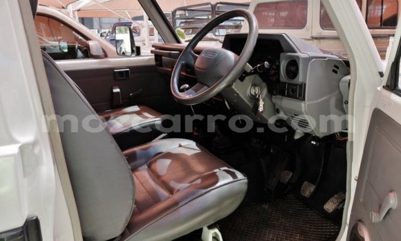 Nunua Ilio tumika Toyota Land Cruiser Nyeupe Gari ndani ya Maputo nchini Maputo Nunua Ilio tumika Toyota Land Cruiser Nyeupe Gari ndani ya Maputo nchini Maputo