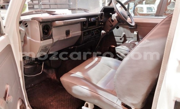 Nunua Ilio tumika Toyota Land Cruiser Nyeupe Gari ndani ya Maputo nchini Maputo Nunua Ilio tumika Toyota Land Cruiser Nyeupe Gari ndani ya Maputo nchini Maputo