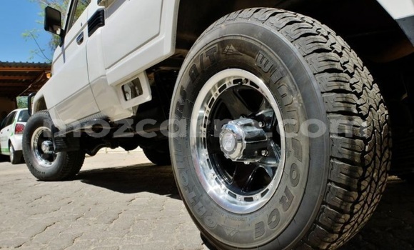 Nunua Ilio tumika Toyota Land Cruiser Nyeupe Gari ndani ya Maputo nchini Maputo Nunua Ilio tumika Toyota Land Cruiser Nyeupe Gari ndani ya Maputo nchini Maputo