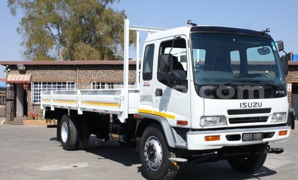 Comprar Usado Isuzu FTR 850 Branco Caminhão em Maputo em Maputo