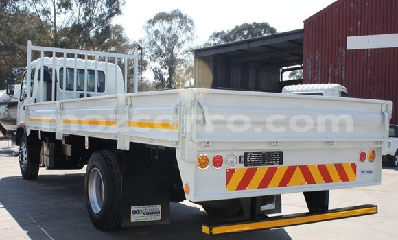 Comprar Usado Isuzu FTR 850 Branco Caminhão em Maputo em Maputo Comprar Usado Isuzu FTR 850 Branco Caminhão em Maputo em Maputo
