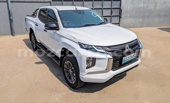 Comprar Usado Mitsubishi Triton Branco Carro em Maputo em Maputo