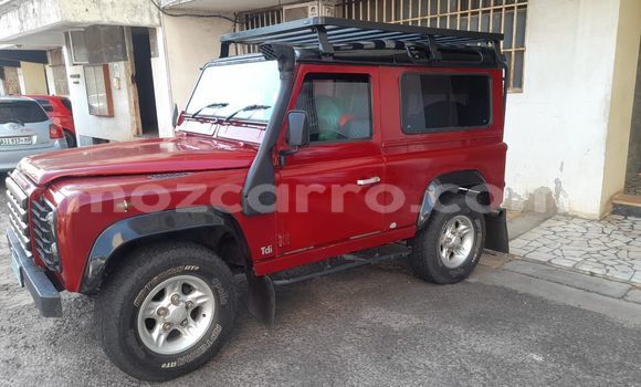 Nunua Ilio tumika Land Rover Defender Nyekundu Gari ndani ya Maputo nchini Maputo