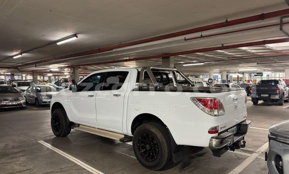 Nunua Ilio tumika Mazda BT-50 Nyeupe Gari ndani ya Maputo nchini Maputo Nunua Ilio tumika Mazda BT-50 Nyeupe Gari ndani ya Maputo nchini Maputo