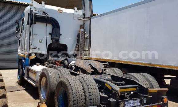 Comprar Usado Isuzu FTR 850 Azul Caminhão em Mabalane em Gaza Comprar Usado Isuzu FTR 850 Azul Caminhão em Mabalane em Gaza