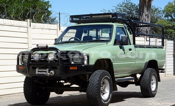Comprar Usado Toyota Hilux Verde Carro em Maputo em Maputo