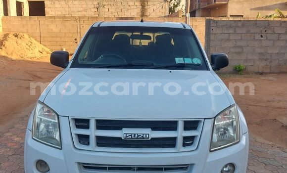 Comprar Usado Isuzu KB Branco Carro em Maputo em Maputo Comprar Usado Isuzu KB Branco Carro em Maputo em Maputo