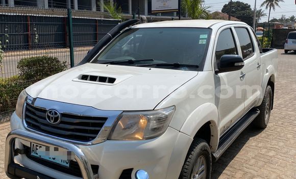Nunua Ilio tumika Toyota Hilux Nyeupe Gari ndani ya Maputo nchini Maputo