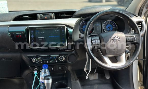 Nunua Ilio tumika Toyota Hilux Nyeupe Gari ndani ya Maputo nchini Maputo Nunua Ilio tumika Toyota Hilux Nyeupe Gari ndani ya Maputo nchini Maputo