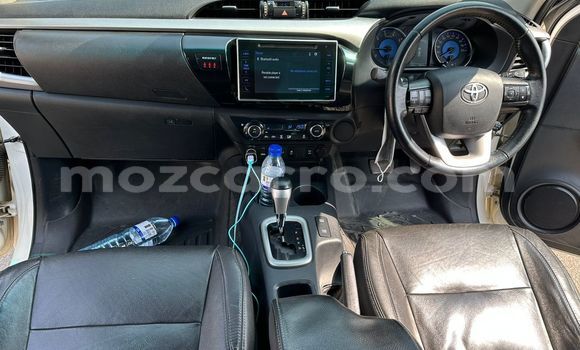 Nunua Ilio tumika Toyota Hilux Nyeupe Gari ndani ya Maputo nchini Maputo Nunua Ilio tumika Toyota Hilux Nyeupe Gari ndani ya Maputo nchini Maputo