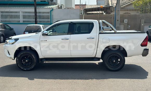 Nunua Ilio tumika Toyota Hilux Nyeupe Gari ndani ya Maputo nchini Maputo Nunua Ilio tumika Toyota Hilux Nyeupe Gari ndani ya Maputo nchini Maputo