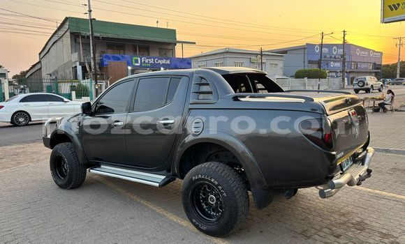 Comprar Usado Mitsubishi Triton Preto Carro em Maputo em Maputo Comprar Usado Mitsubishi Triton Preto Carro em Maputo em Maputo