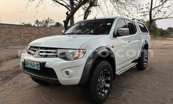 Comprar Usado Mitsubishi Triton Branco Carro em Maputo em Maputo Comprar Usado Mitsubishi Triton Branco Carro em Maputo em Maputo