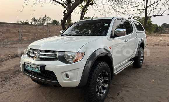 Comprar Usado Mitsubishi Triton Branco Carro em Maputo em Maputo Comprar Usado Mitsubishi Triton Branco Carro em Maputo em Maputo