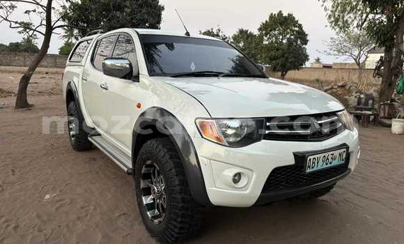 Comprar Usado Mitsubishi Triton Branco Carro em Maputo em Maputo Comprar Usado Mitsubishi Triton Branco Carro em Maputo em Maputo