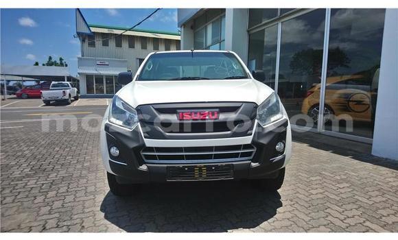 Tenga Tsaru Isuzu D-MAX Chena Mota in Gilé in Zambezia Tenga Tsaru Isuzu D-MAX Chena Mota in Gilé in Zambezia