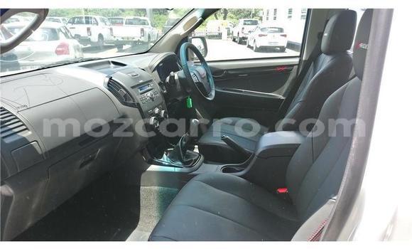 Tenga Tsaru Isuzu D-MAX Chena Mota in Gilé in Zambezia Tenga Tsaru Isuzu D-MAX Chena Mota in Gilé in Zambezia