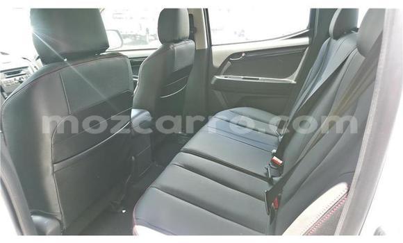 Tenga Tsaru Isuzu D-MAX Chena Mota in Gilé in Zambezia Tenga Tsaru Isuzu D-MAX Chena Mota in Gilé in Zambezia