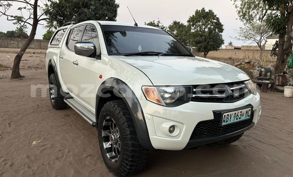 Comprar Usado Mitsubishi Triton Branco Carro em Maputo em Maputo Comprar Usado Mitsubishi Triton Branco Carro em Maputo em Maputo