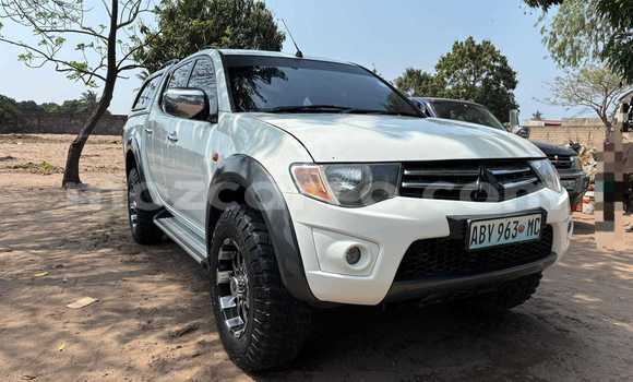 Comprar Usado Mitsubishi Triton Branco Carro em Maputo em Maputo Comprar Usado Mitsubishi Triton Branco Carro em Maputo em Maputo