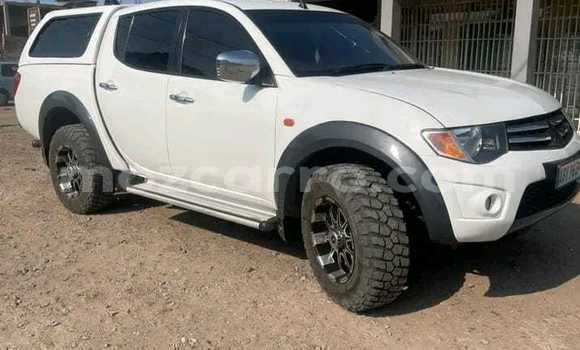 Comprar Usado Mitsubishi Triton Branco Carro em Maputo em Maputo Comprar Usado Mitsubishi Triton Branco Carro em Maputo em Maputo
