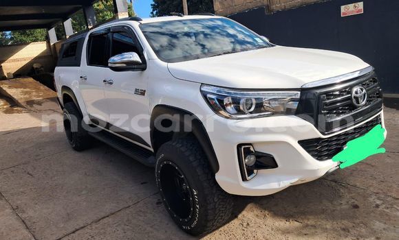 Tenga Tsaru Toyota Hilux Chena Mota in Maputo in Maputo
