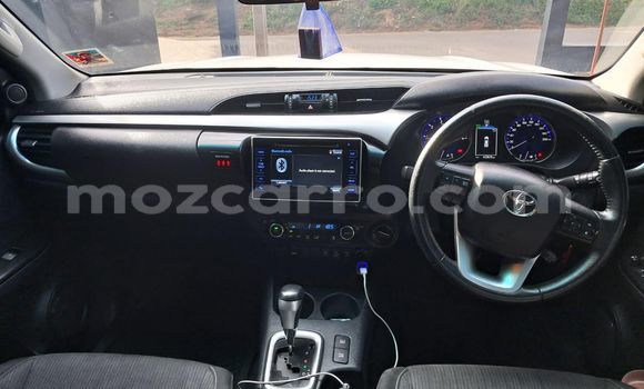 Nunua Ilio tumika Toyota Hilux Nyeupe Gari ndani ya Maputo nchini Maputo Nunua Ilio tumika Toyota Hilux Nyeupe Gari ndani ya Maputo nchini Maputo