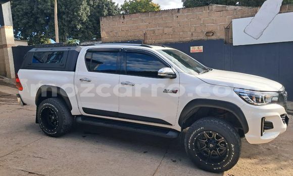 Nunua Ilio tumika Toyota Hilux Nyeupe Gari ndani ya Maputo nchini Maputo Nunua Ilio tumika Toyota Hilux Nyeupe Gari ndani ya Maputo nchini Maputo