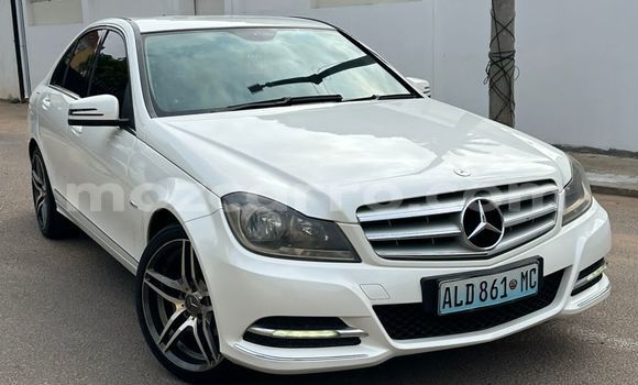 Comprar Usado Mercedes-Benz C180 coupe Branco Carro em Maputo em Maputo