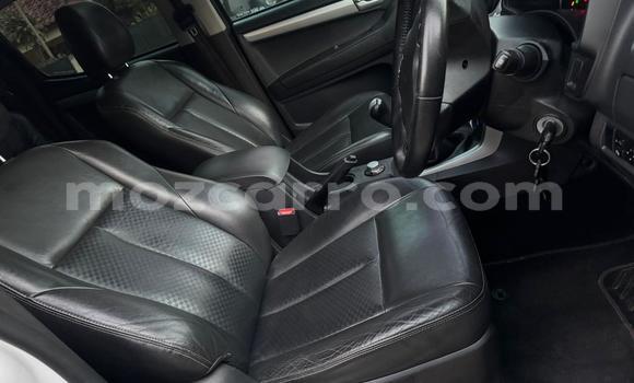 Nunua Ilio tumika Isuzu D-MAX Nyeupe Gari ndani ya Maputo nchini Maputo Nunua Ilio tumika Isuzu D-MAX Nyeupe Gari ndani ya Maputo nchini Maputo